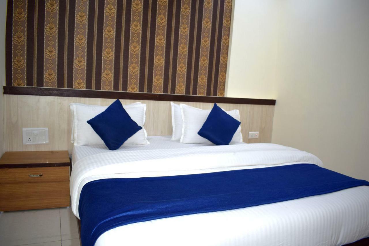 Hotel Lake Palace Αχμπανταμπάντ Εξωτερικό φωτογραφία